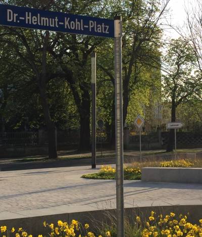 Einweihung Dr.-Helmut-Kohl-Platz in Burg - Dr.-Helmut-Kohl-Platz vor dem Landratsamt in Burg